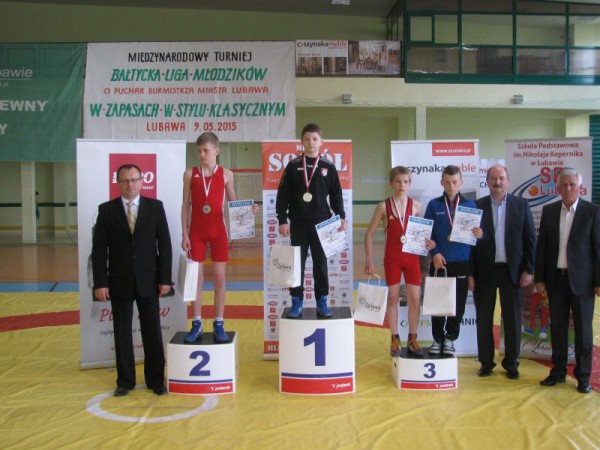 Jacek Kazimierczak (47 kg) na drugim miejscu podium
