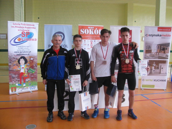 Medaliści mistrzostw Polski z Trenerem
