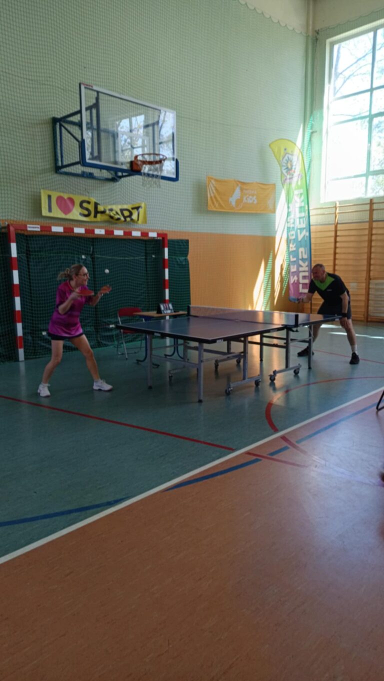 Sport, pasja i świetna atmosfera – II Turniej Amatorskiej Ligi Tenisa Stołowego w Żelkowie za nami! – zdjęcie 11