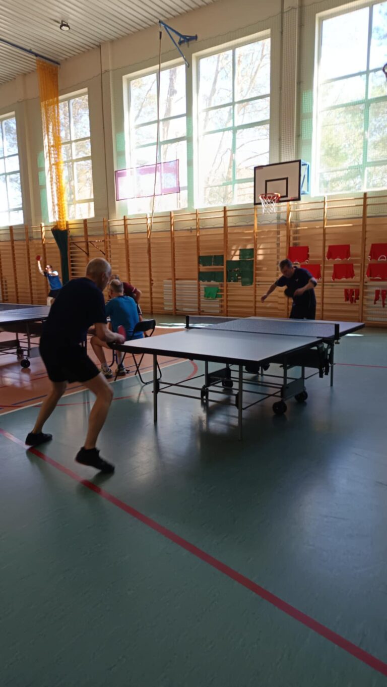 Sport, pasja i świetna atmosfera – II Turniej Amatorskiej Ligi Tenisa Stołowego w Żelkowie za nami! – zdjęcie 12