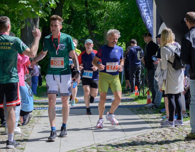 Sportowe emocje w Człuchowie! XXXII Bieg Tura im. Henryka Pliszki już za nami – zdjęcie 5