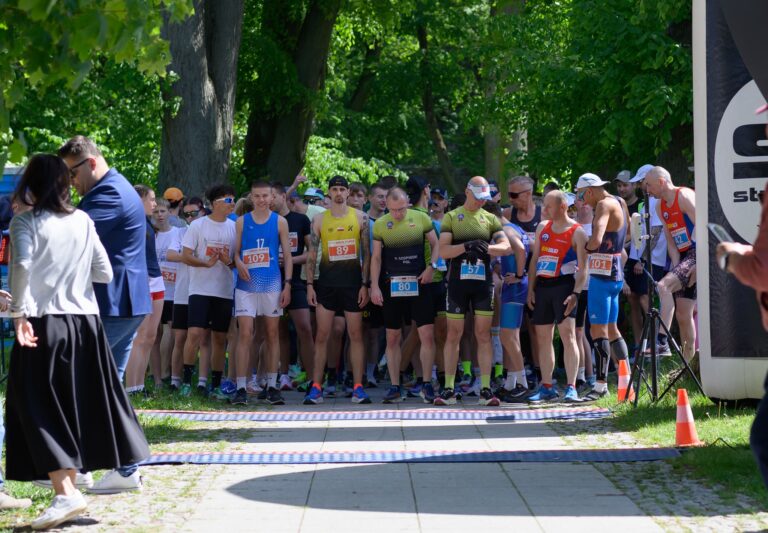 Sportowe emocje w Człuchowie! XXXII Bieg Tura im. Henryka Pliszki już za nami – zdjęcie 8