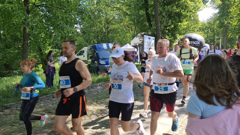 Sportowe emocje w Człuchowie! XXXII Bieg Tura im. Henryka Pliszki już za nami – zdjęcie 6